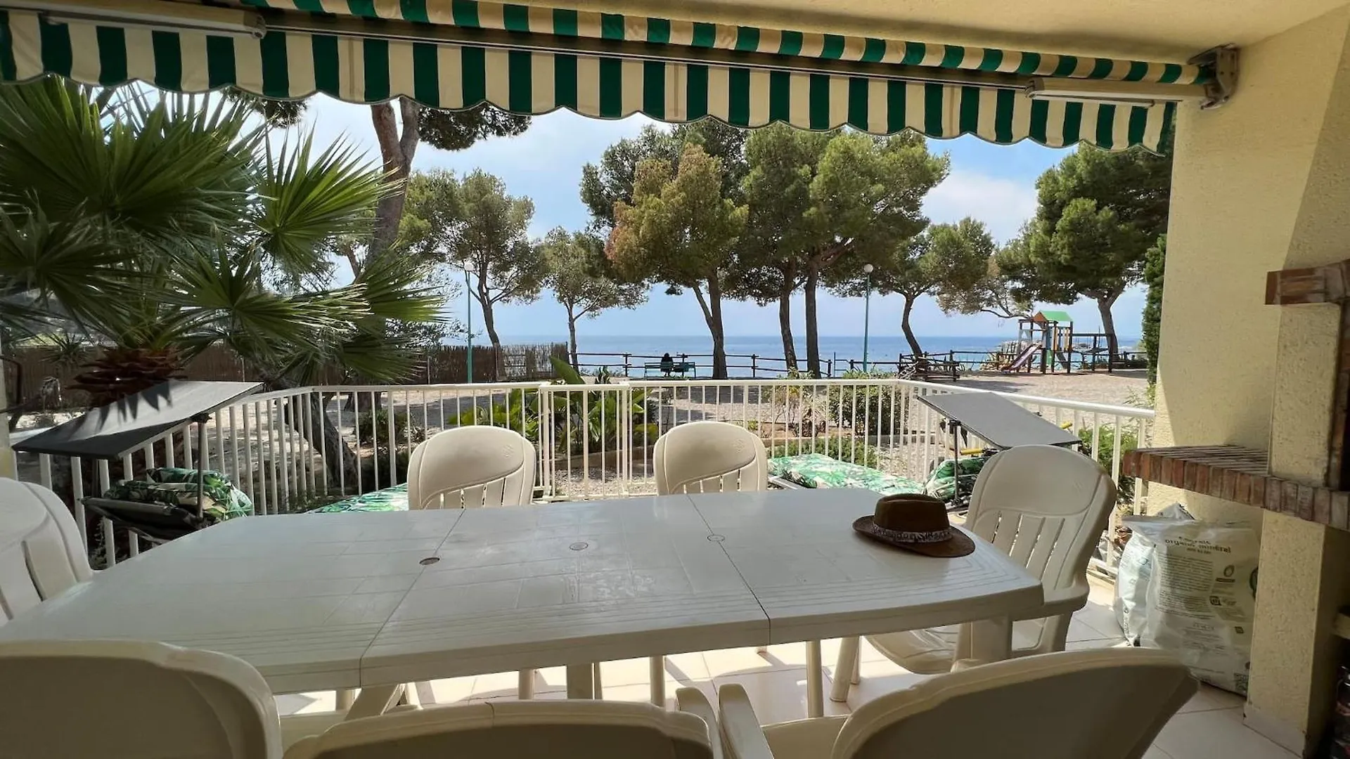 Apartamento En Primera Linea Con Acceso Directo A La Playa En La Almadrava Roses Spain