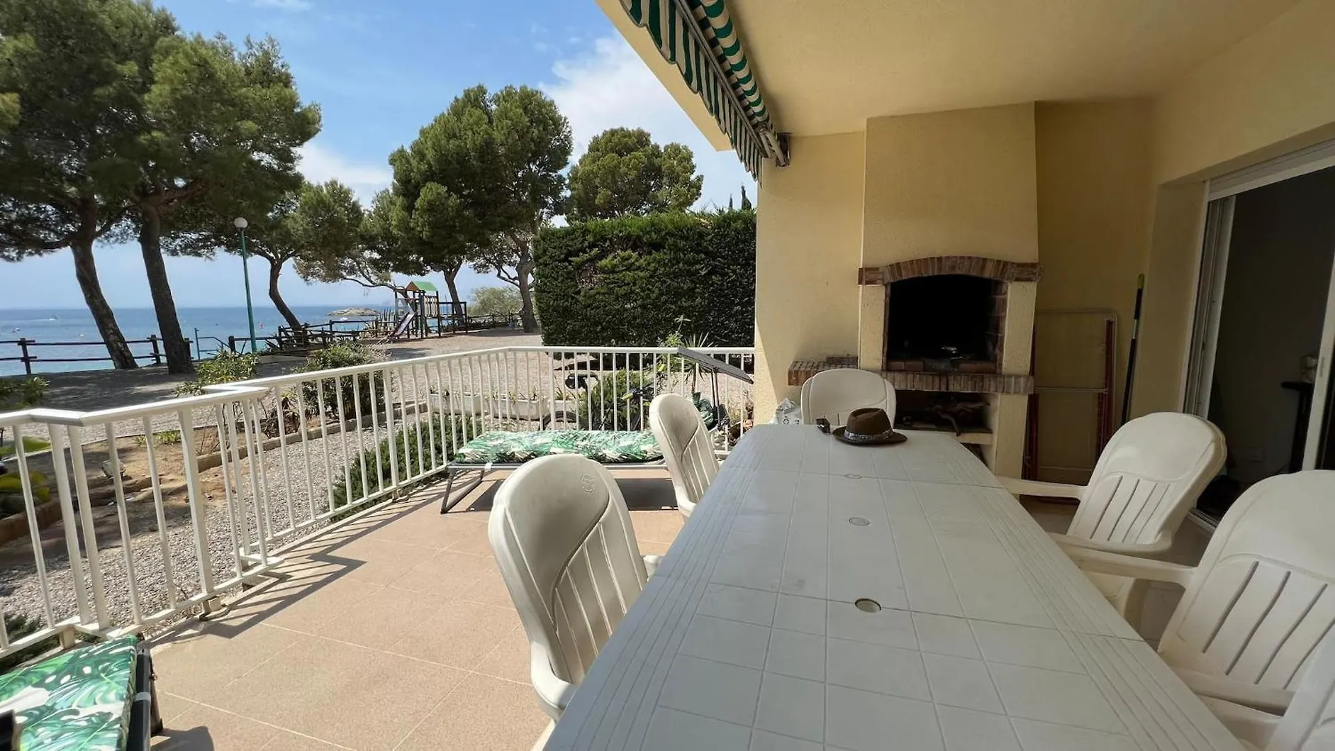 Apartamento En Primera Linea Con Acceso Directo A La Playa En La Almadrava روساس