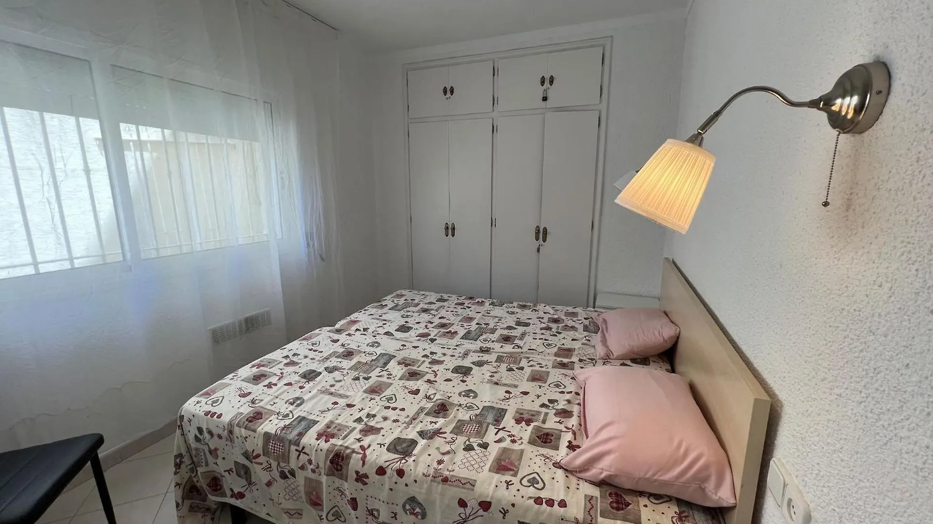 Apartamento En Primera Linea Con Acceso Directo A La Playa En La Almadrava Roses Apartment