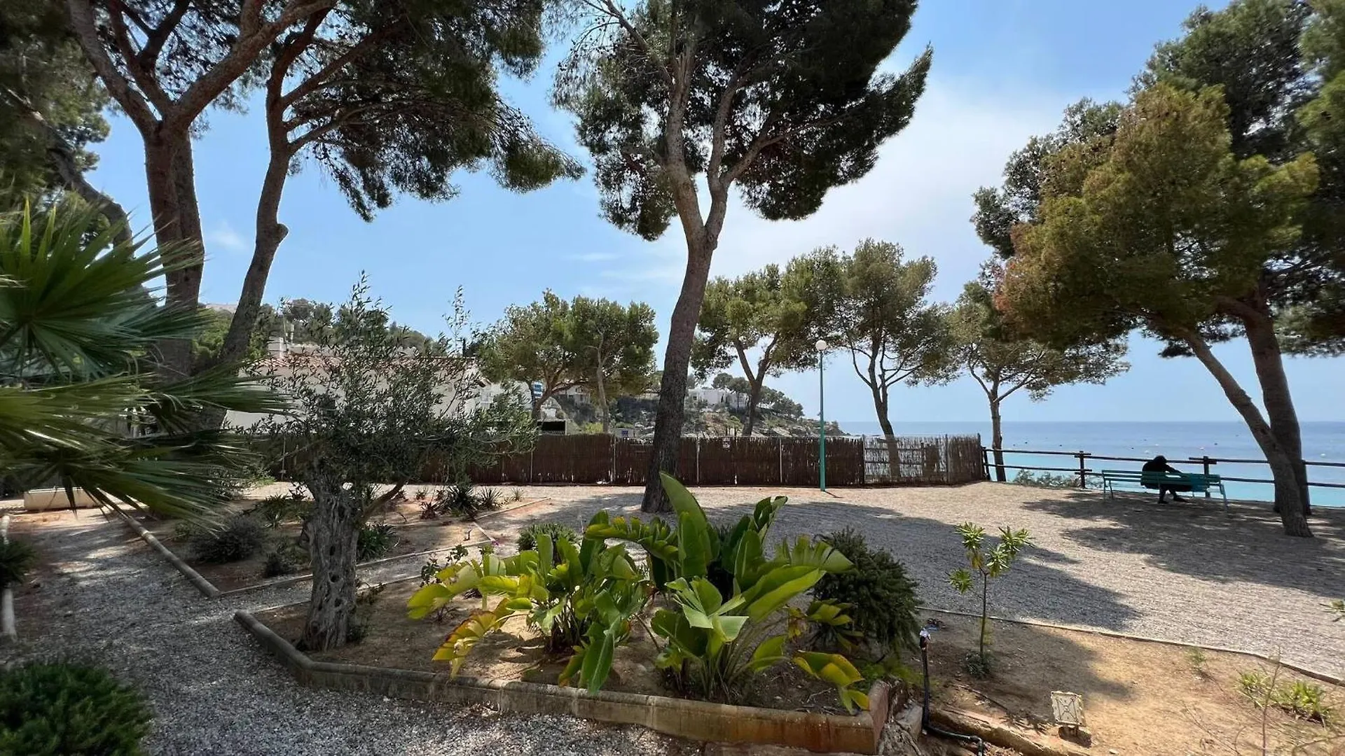 Apartamento En Primera Linea Con Acceso Directo A La Playa En La Almadrava Roses