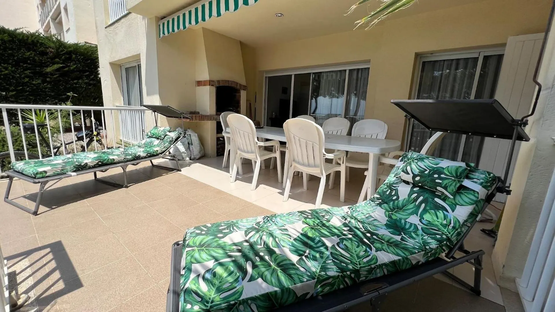 Apartamento En Primera Linea Con Acceso Directo A La Playa En La Almadrava Roses